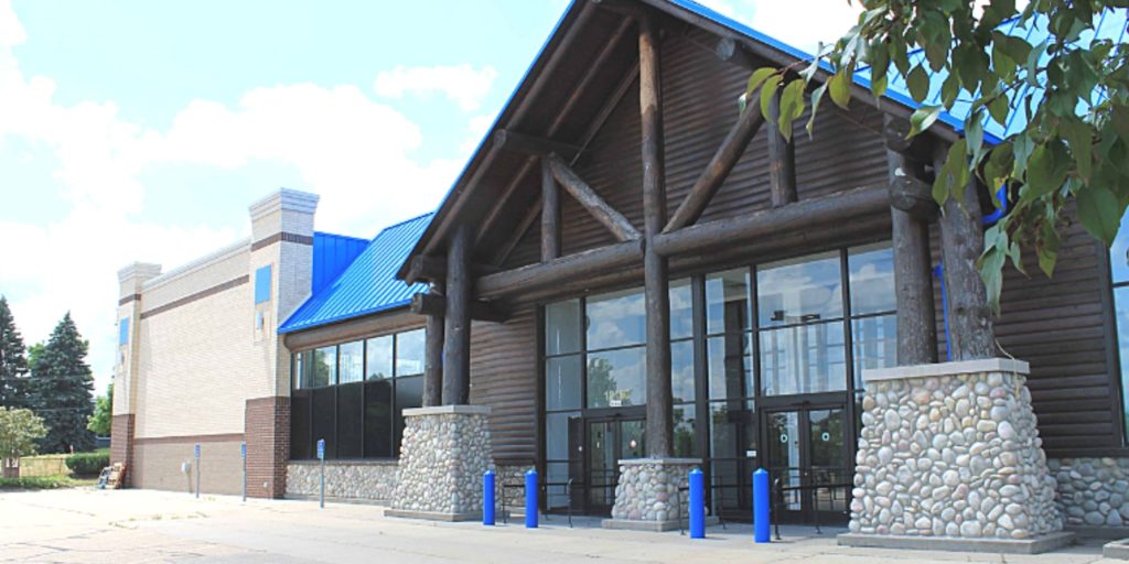 An image of the front of the former Gander Mountainl in Eden Prairie
