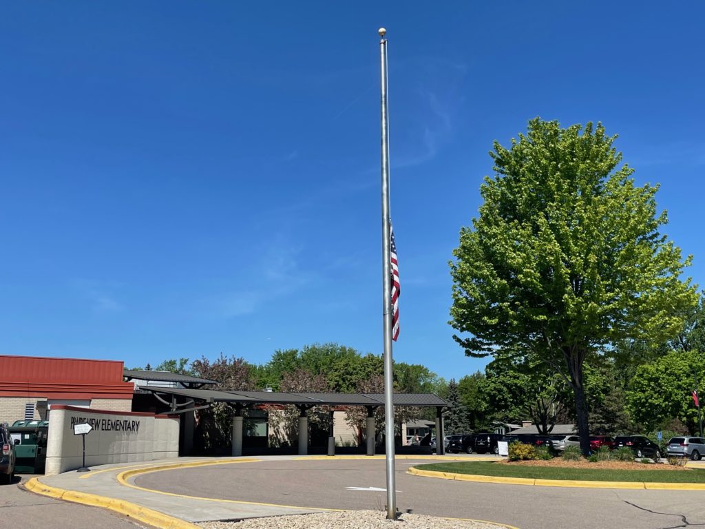 The U.S. flag in front of Prairie View Elementary School is at half-staff to honor the 21 lives lost in the school shooting at Robb Elementary School in Uvalde, Texas, on May 24. Photo by Isaac Kerry