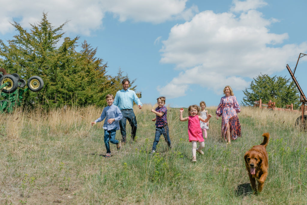 Aaron and Nicola Peterson and their four children, photo provided by NewsWothy Communication   