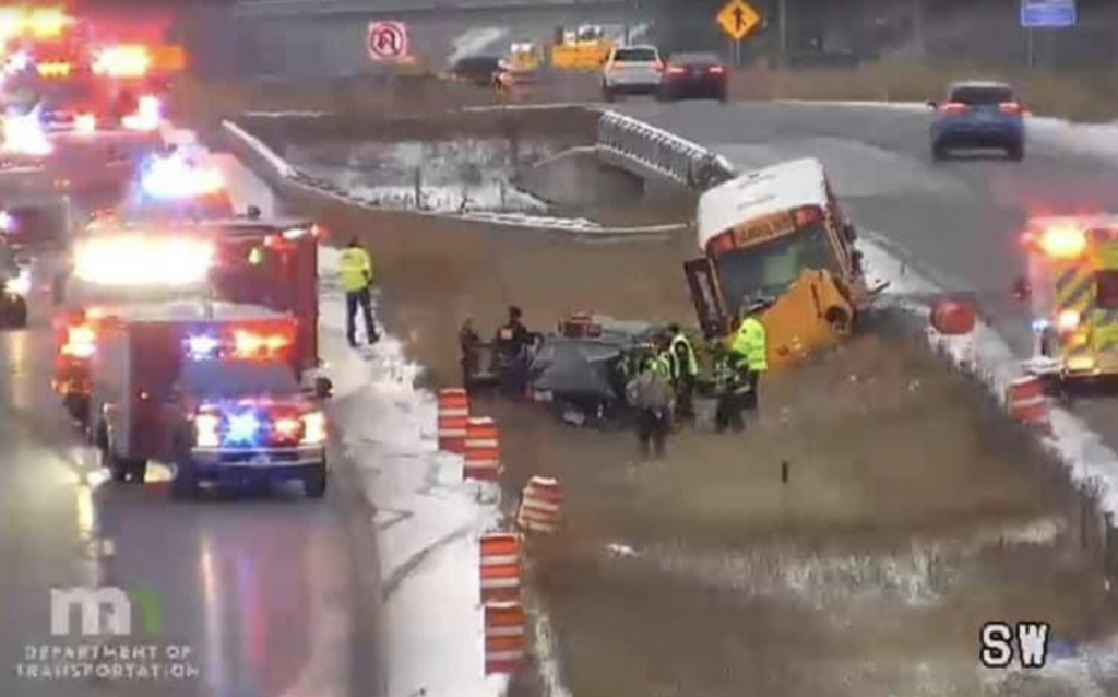 MNDOT CAMERA PHOTO OF CR 62 AND SHADY OAK BUS VS SUV ACCIDENT 11-14-22