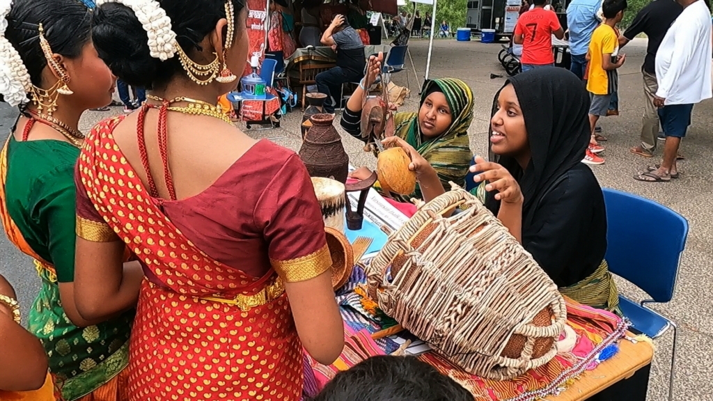 Haffa Jama and Amira Adbullahi show hadmade Somali implements.