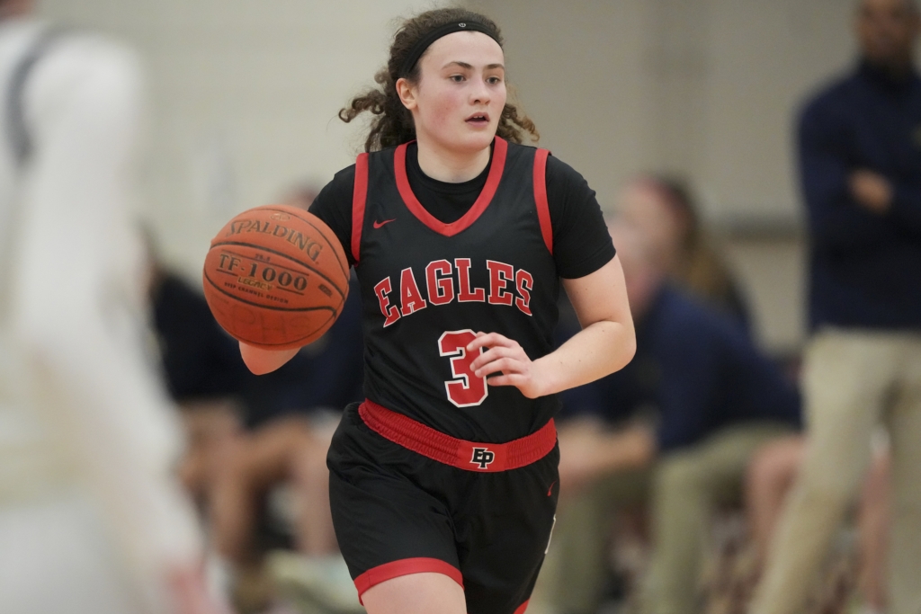 Eagles senior guard Molly Lenz (3) led all scorers with 20 points in Wednesday’s win over Prior Lake. Photo by Rick Olson