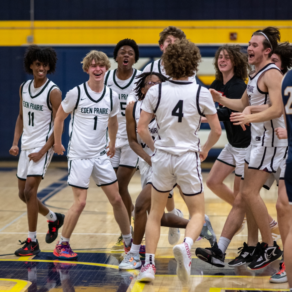 That's a Rapp. Buzzer-beater lifts Eagles past Prior Lake