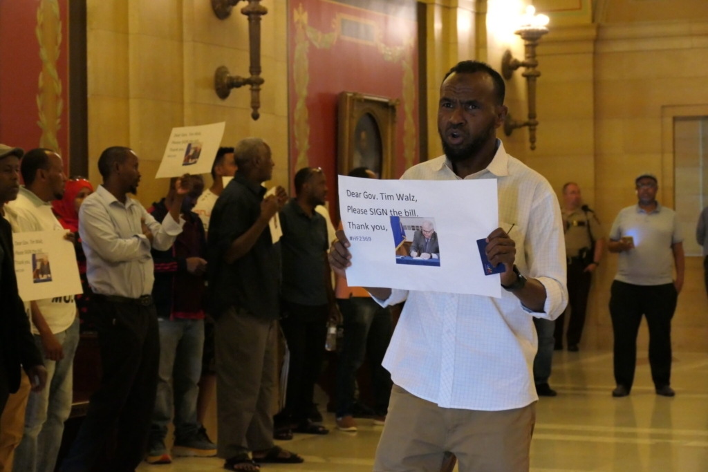 Gov. Walz issues first veto, blocks bill setting minimum wage for Uber and Lyft drivers