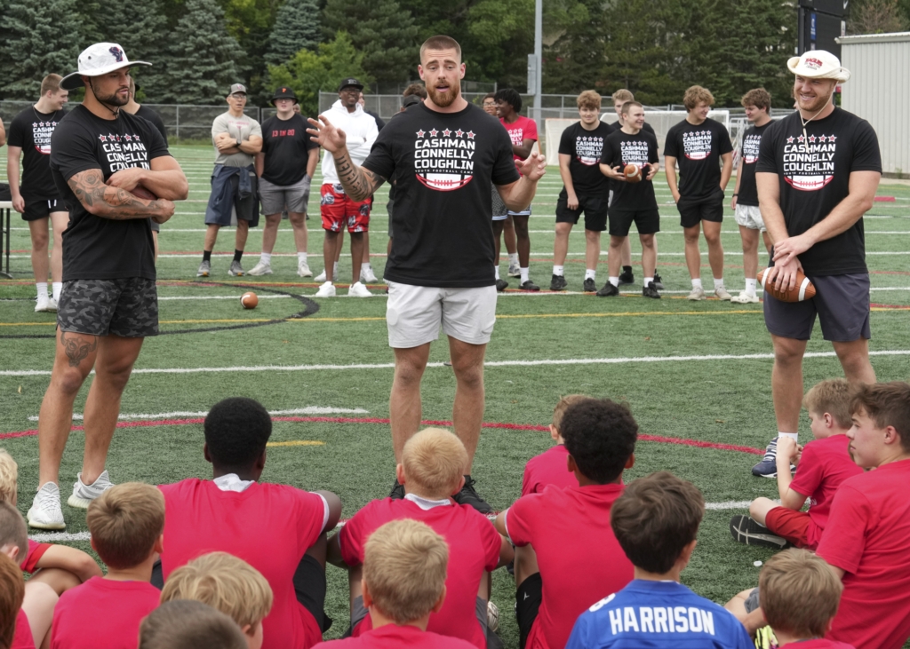 From Eden Prairie to the NFL, players come home to teach football and fun