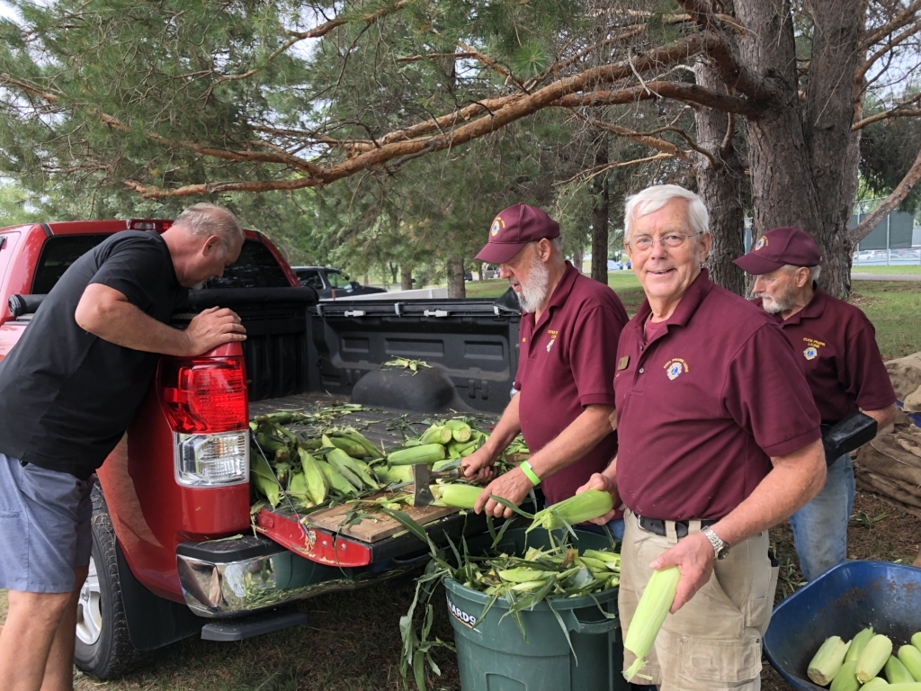 Bruce Bykowski, Darrell Rodenz, Chuck Rodman, and Tom Anderson work at chopping ears of corn. Photos by Joanna Werch Takes.