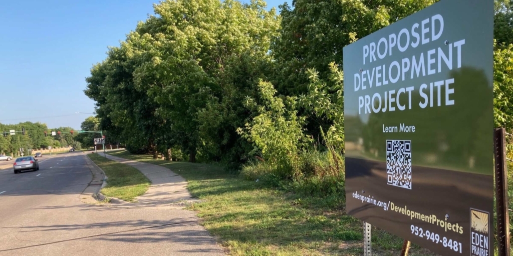 A vacant, 6.13-acre parcel east of Dell Road and south of Pioneer Trail in southwestern Eden Prairie is proposed to be developed with townhomes and a street extension, prompting neighborhood opposition. Photo by Mark Weber