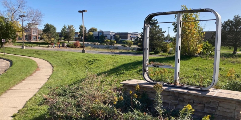 A Mister Car Wash is proposed for this former Burger King site northwest of the intersection of Flying Cloud and Prairie Center drives, not far from Eden Prairie Center. Photo by Mark Weber