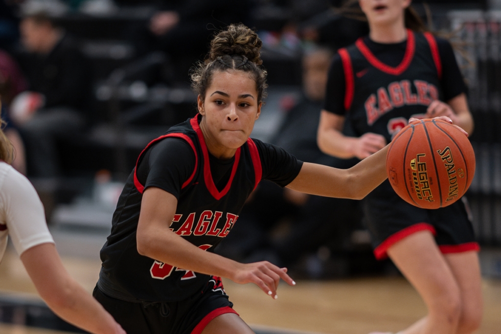 Eagles bounce back from Maple Grove loss, survive Lakeville South