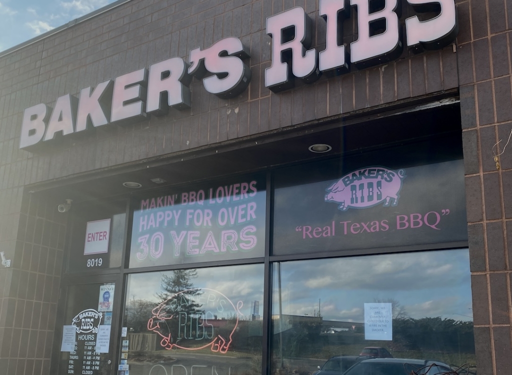 Fire in pit temporarily closes Baker's Ribs