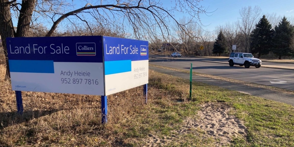 The Minnesota Court of Appeals has supported the Eden Prairie City Council’s 2021 rejection of a plan to build a service station/convenience store and auto-repair business on this parcel at the intersection of County Road 1 (Pioneer Trail) and Hennepin Town Road in southeastern Eden Prairie. Photo by Mark Weber