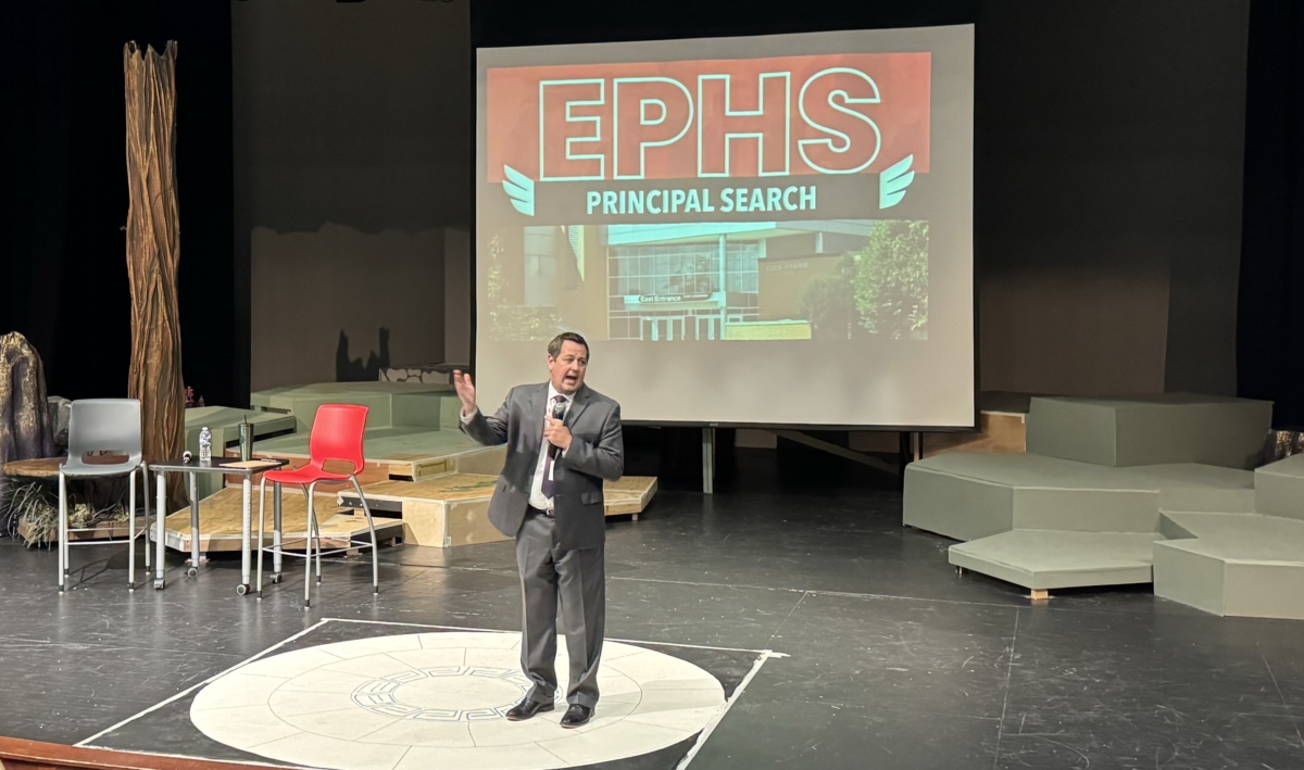 Eden Prairie Schools Superintendent Josh Swanson welcomed attendees to the candidate forum. Photo by Juliana Allen