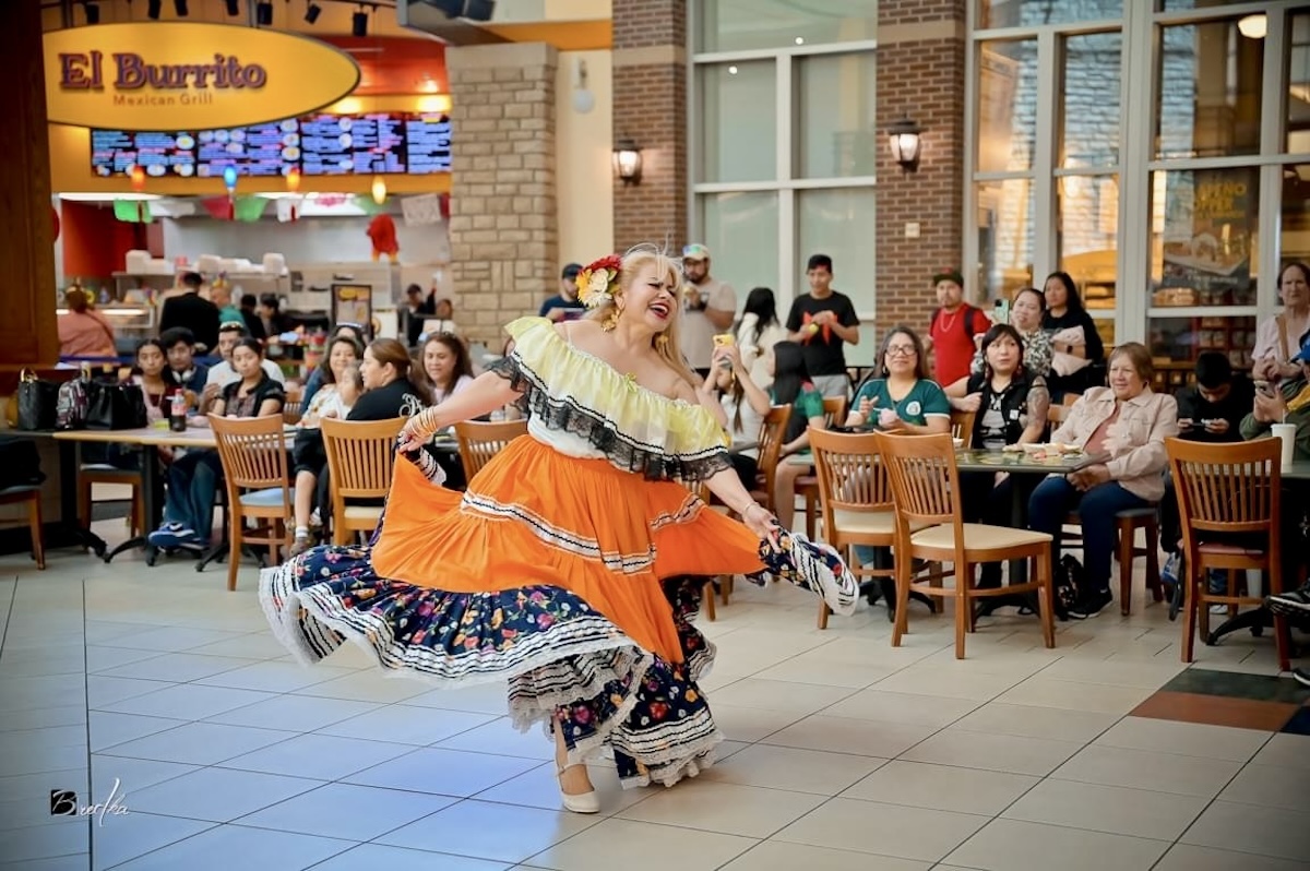 Northfield Arts Guild Folk Mexican Dance troupe. Photo by Bredka Photography
