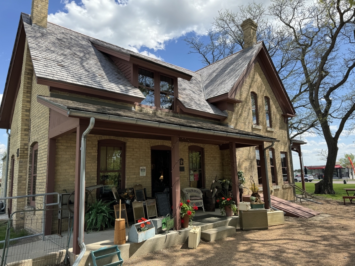 The vintage sale is at the historic Cummins-Phipps-Grill House on Pioneer Trail. Photo by Juliana Allen