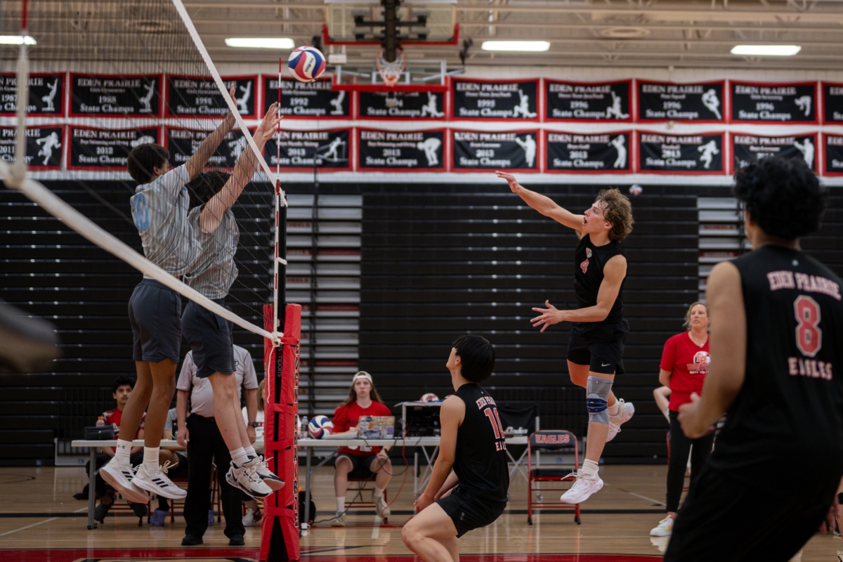 Eden Prairie boys volleyball clinches state berth with straight-set victory