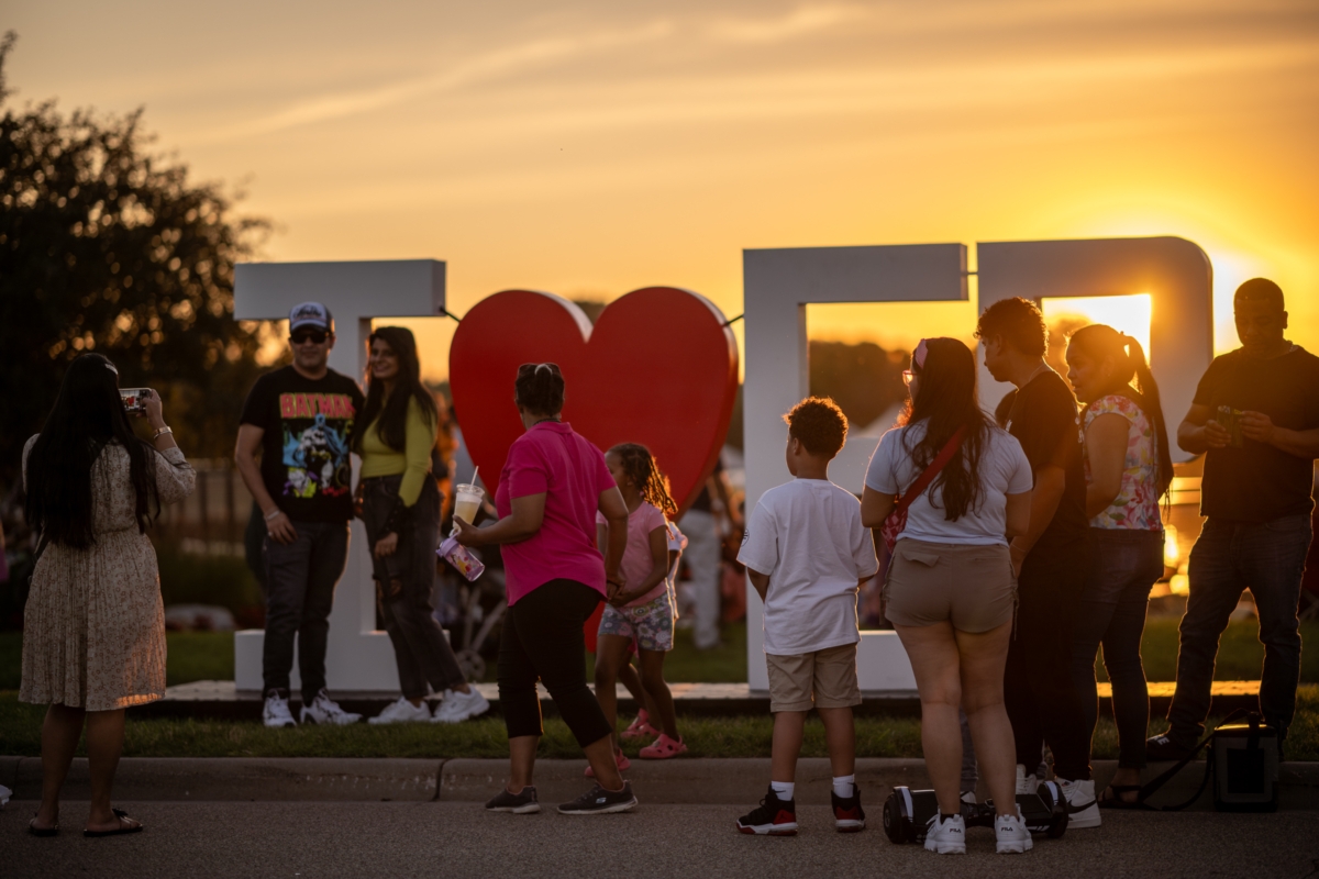 Crowd around the popular I♡EP sign