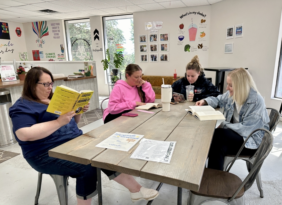 Nutrition shop is also a place to talk about books – or just to read 'em