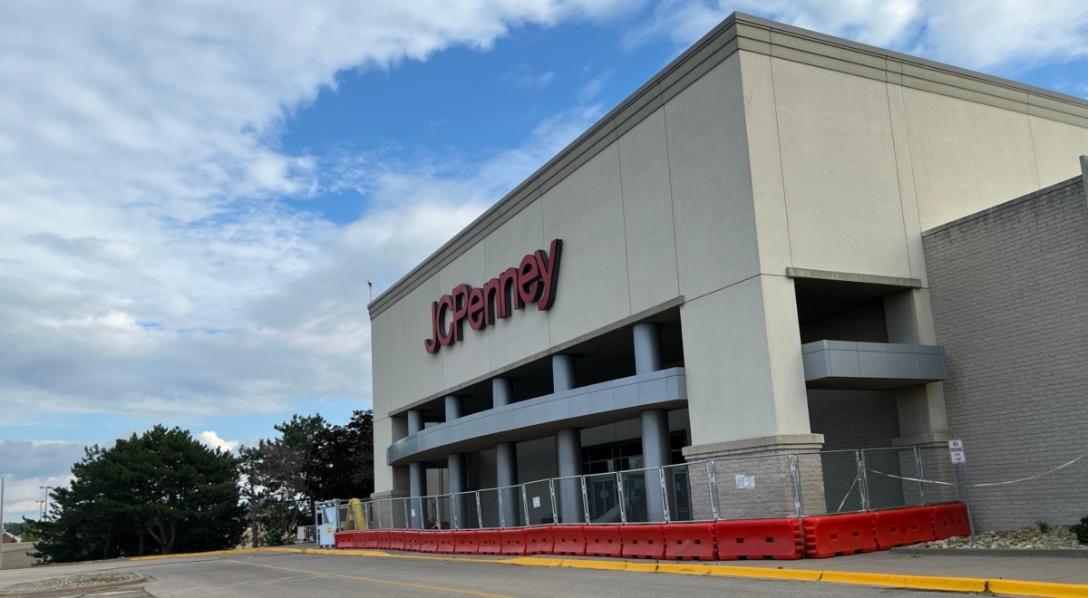 Barricades are in place around the north exterior entrance to JCPenney at Eden Prairie Center. Photo by Joanna Werch Takes 