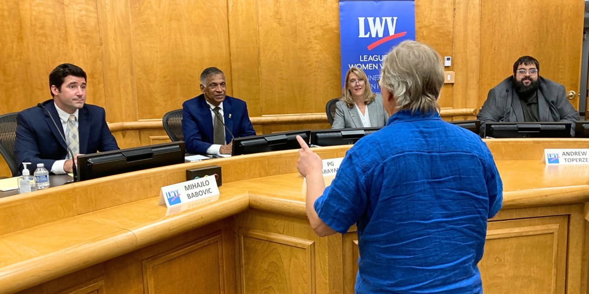 Mike Popadiuk prepares Eden Prairie City Council candidates for the recording and broadcast of the forum, held Sept. 12 at Eden Prairie City Center by the League of Women Voters of Minnetonka-Eden Prairie-Hopkins. Photo by Mark Weber