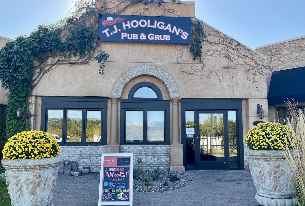 The new T.J. Hooligan’s Pub & Grub in Eden Prairie is now open for business following a revamp of the former Campiello spot. Photo by Stuart Sudak