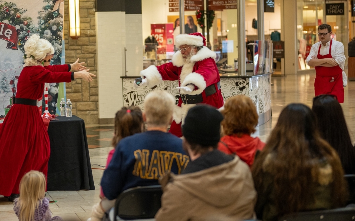 Ho-ho-no! Mall Santa’s holiday ends after slip and contract dispute