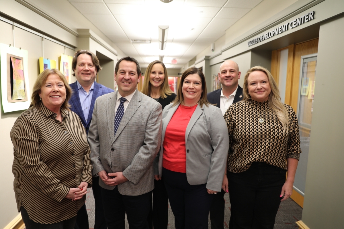 The Eden Prairie School Board.(L-R) Kim Ross, Aaron Casper, Superintendent Josh Swanson, Ann Bradsher, Jody Ward-Rannow, Steve Bartz, Abby Libsack. Not pictured: Debjyoti “DD” Dwivedy. Photo by Grace Becker / Eden Prairie Schools