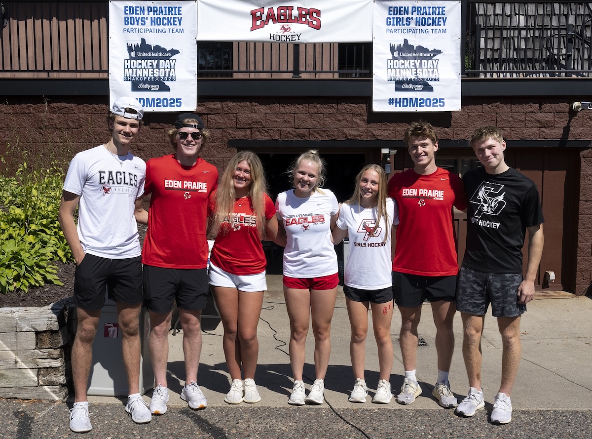 From left, Eden Prairie High School’s 2024 senior hockey captains Nick Koering, Chase Klute, Addy Mitchell, Ella Konrad, Lauren Pottinger, Johnny Kleis and Alex Hall gather at last year’s golf fundraiser. The group helped support the event and promote Eden Prairie’s involvement in Hockey Day Minnesota at Valleyfair in January 2025. Photo by Rick Olson