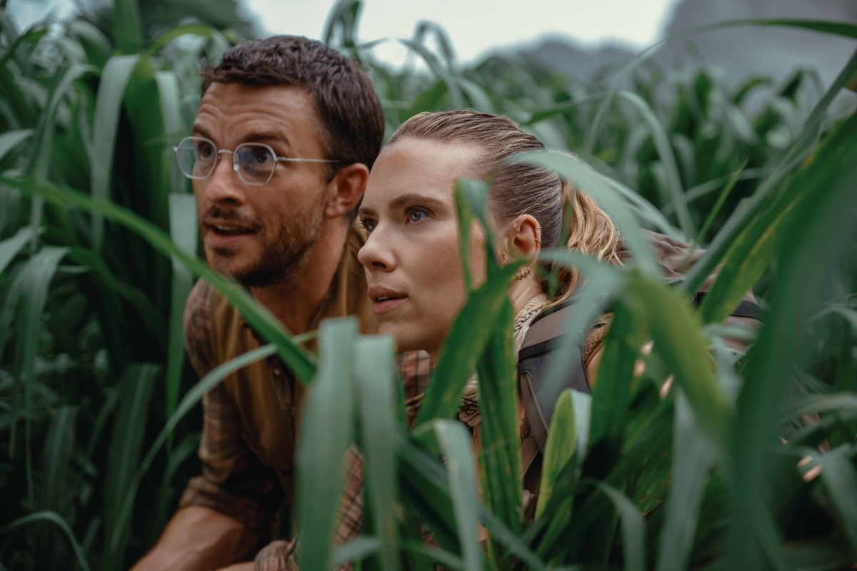 Scarlett Johansson and Jonathan Bailey in the film Jurassic World: Rebirth