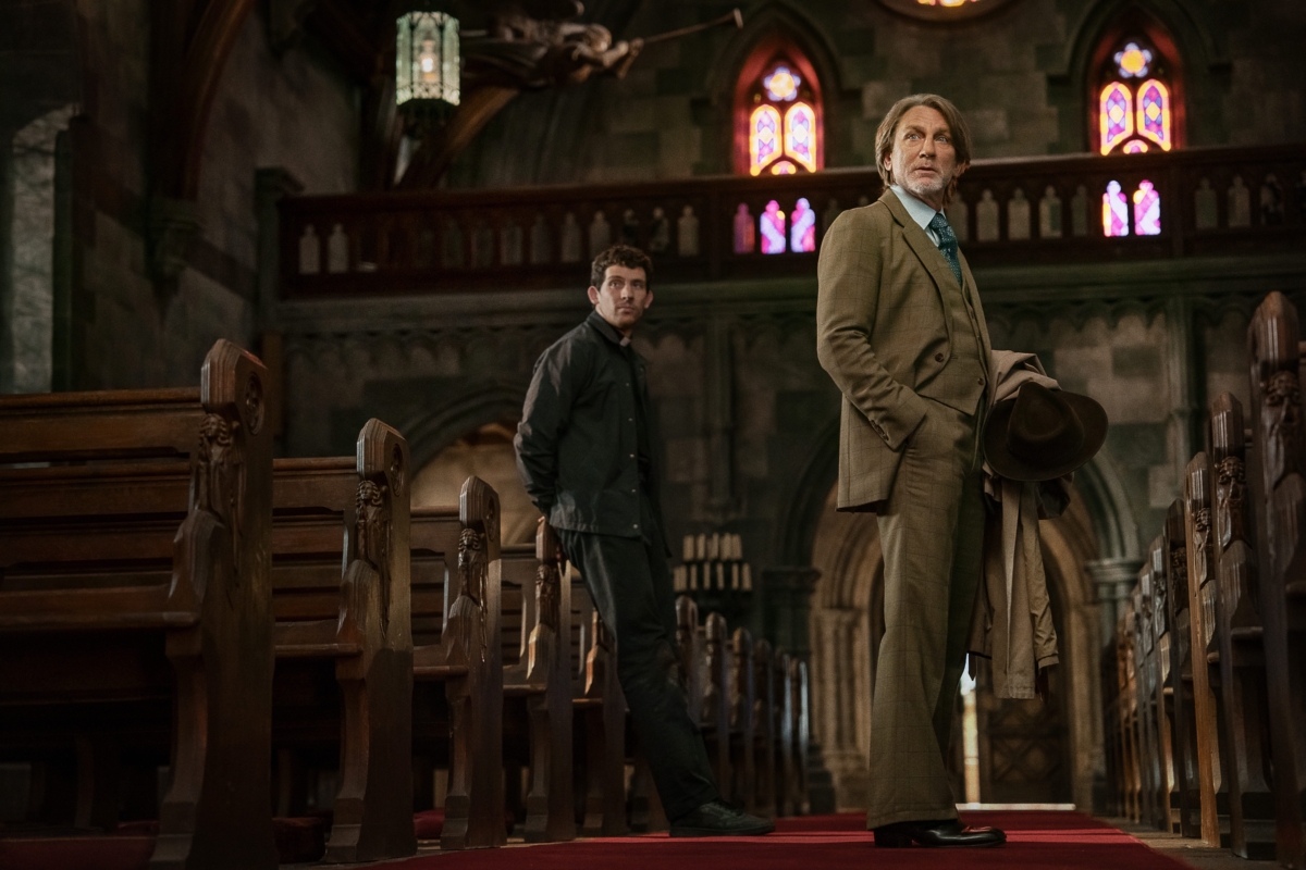 Wake Up Dead Man: A Knives Out Mystery. (L-R) Josh O’Connor and Daniel Craig as Benoit Blanc in Wake Up Dead Man: A Knives Out Mystery. Cr. John Wilson/Netflix © 2025